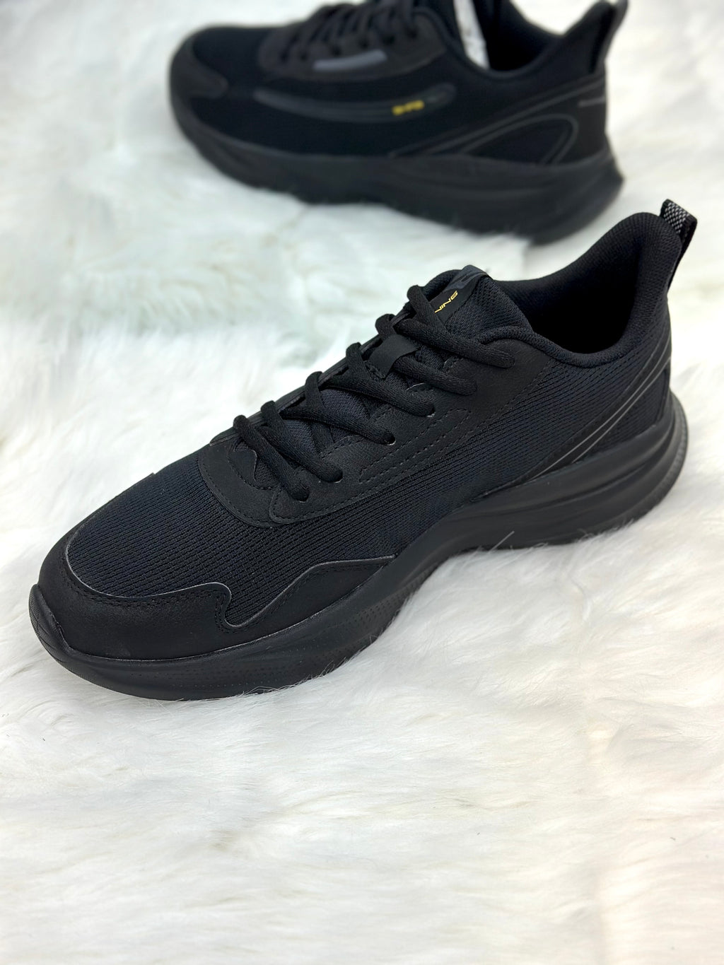 ERKE M.TRENDY CROSS TRAINING SHOES 11125114361-003